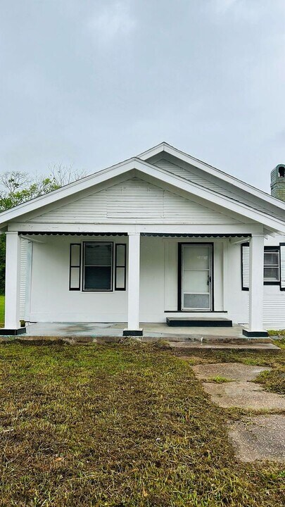 3327 Procter St in Port Arthur, TX - Building Photo
