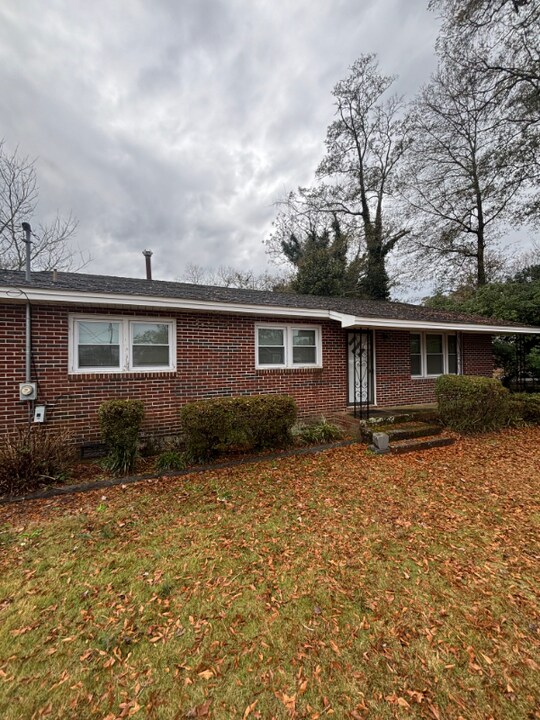 51 Carey St in Elberton, GA - Foto de edificio