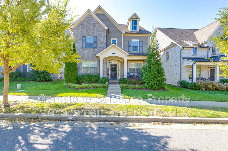 1050 Nolencrest Dr in Franklin, TN - Building Photo