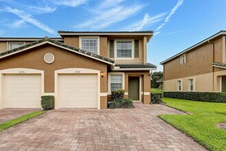 2988 SE Lexington Lakes Dr in Stuart, FL - Building Photo - Building Photo