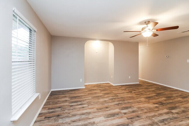 812 Lynne Ln in Burleson, TX - Building Photo - Building Photo