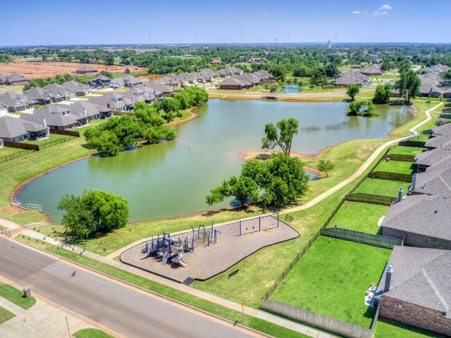 1013 NE 34th Terr in Moore, OK - Building Photo - Building Photo