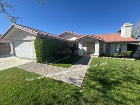 3651 W Avenue J5 in Lancaster, CA - Building Photo