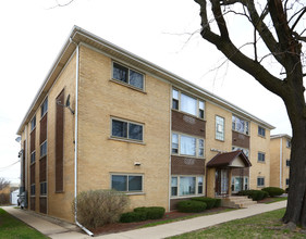 Montana Apartments in Schiller Park, IL - Building Photo - Building Photo