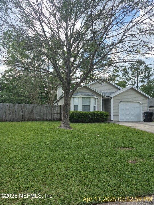 1858 Sheraton Lakes Cir in Middleburg, FL - Building Photo