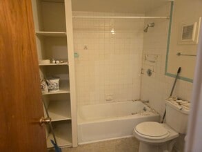 90 Sutton St, Unit 8B in North Andover, MA - Building Photo - Building Photo