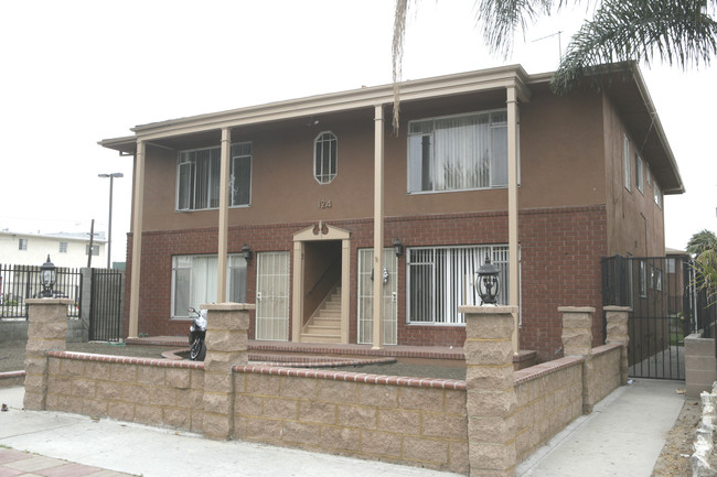 124 E Buckthorn St in Inglewood, CA - Building Photo - Building Photo