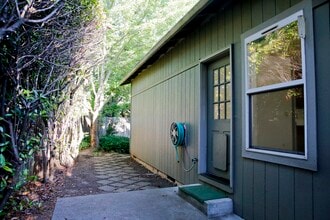 540 Clay St in Ashland, OR - Building Photo - Building Photo