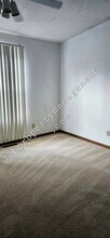 3119 W Loras Dr in Freeport, IL - Building Photo - Building Photo