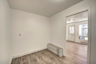 5651 Boul Henri-Bourassa E in Montréal, QC - Building Photo - Building Photo