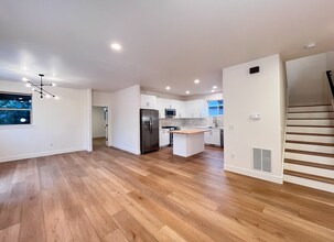 63126 Riverstone Dr in Bend, OR - Building Photo - Building Photo