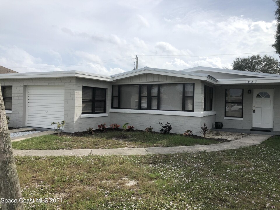 1923 Jefferson Ave in Melbourne, FL - Foto de edificio