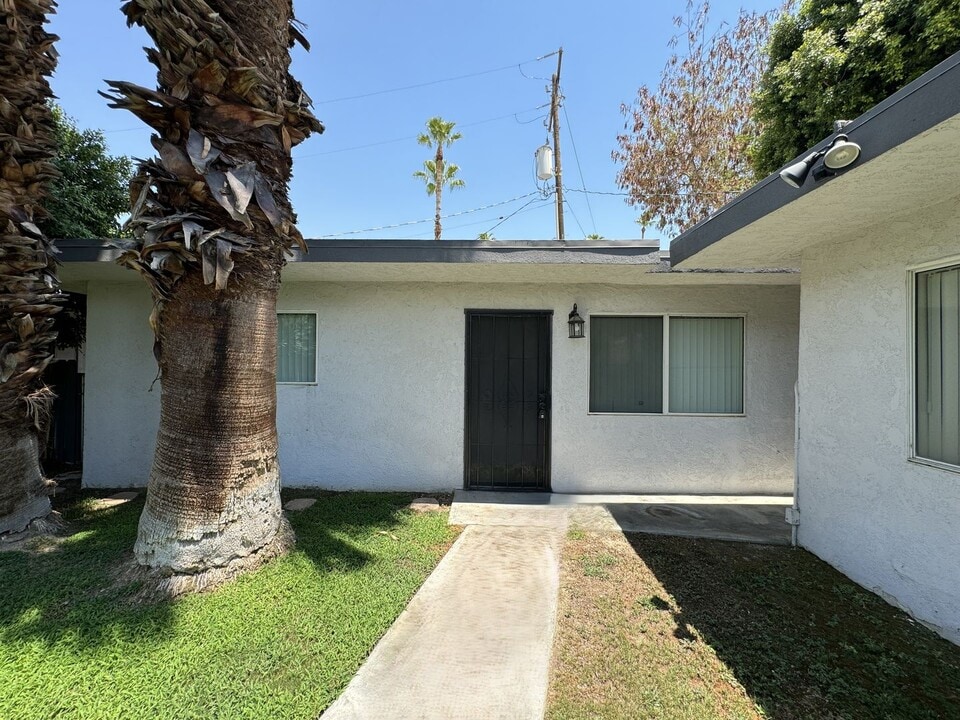 44700 Las Palmas Ave in Palm Desert, CA - Building Photo