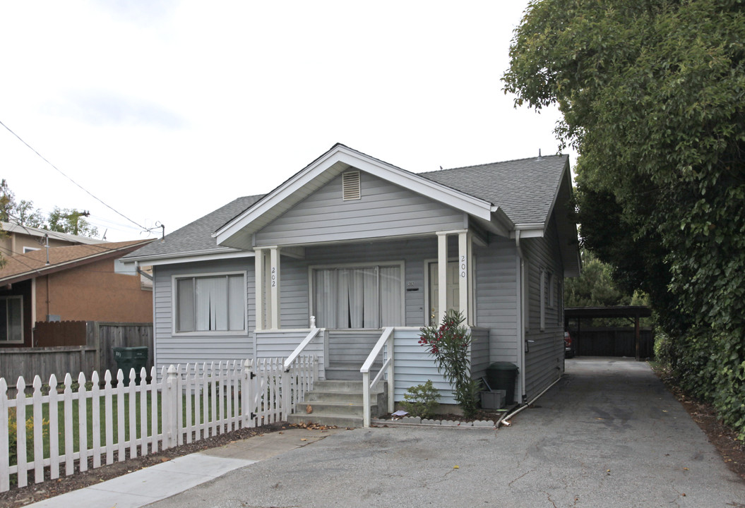 200-202 Redwood Ave in Redwood City, CA - Building Photo