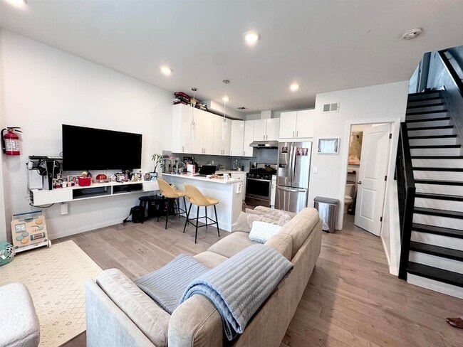 156 Van Horne St in Jersey City, NJ - Building Photo - Building Photo