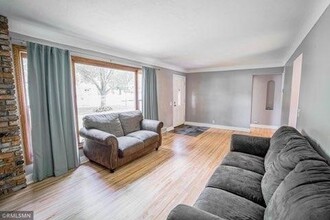 1434 County Road E W in St. Paul, MN - Building Photo - Building Photo