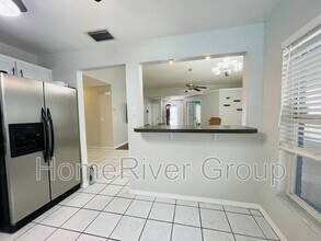 10110 Cedar Dune Dr in Tampa, FL - Building Photo - Building Photo