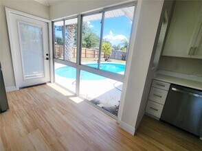 2494 Del Rio Way in Dunedin, FL - Foto de edificio - Building Photo