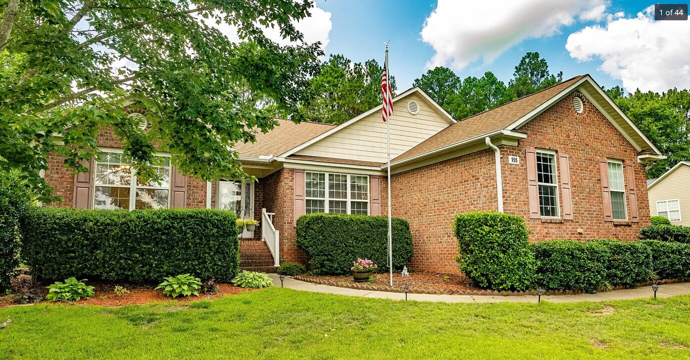 155 Presnell Ct in Whispering Pines, NC - Foto de edificio
