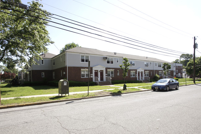 Hastings Village in Rutherford, NJ - Foto de edificio - Building Photo