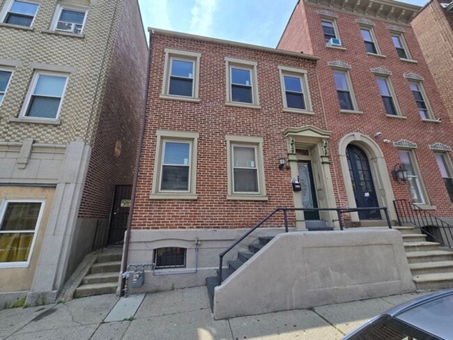 property at 216 N 6th St