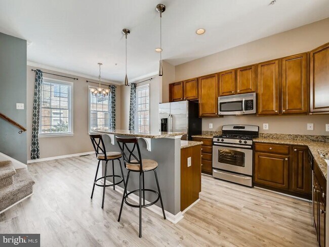 property at 604 S Glover St