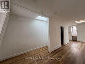 290 Gerrard St E in Toronto, ON - Building Photo - Building Photo