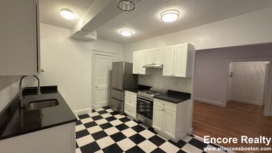 251 Kelton St, Unit 1 in Boston, MA - Building Photo - Building Photo