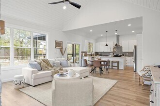 22 Creekside Dr in Wimberley, TX - Building Photo - Building Photo