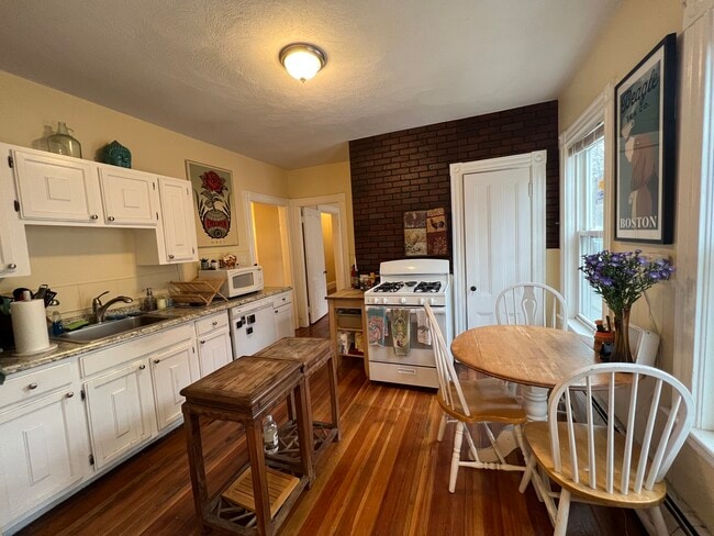 8 Gilson Ter, Unit 1B