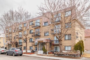 390 De Noirmoutier Rue in Laval, QC - Building Photo
