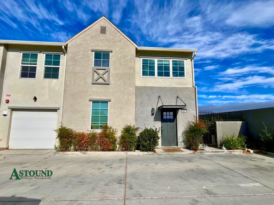 467 E Santa Fe Ave in Pittsburg, CA - Building Photo