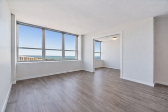 655 W Irving Park Rd, Unit 3314 in Chicago, IL - Foto de edificio - Building Photo