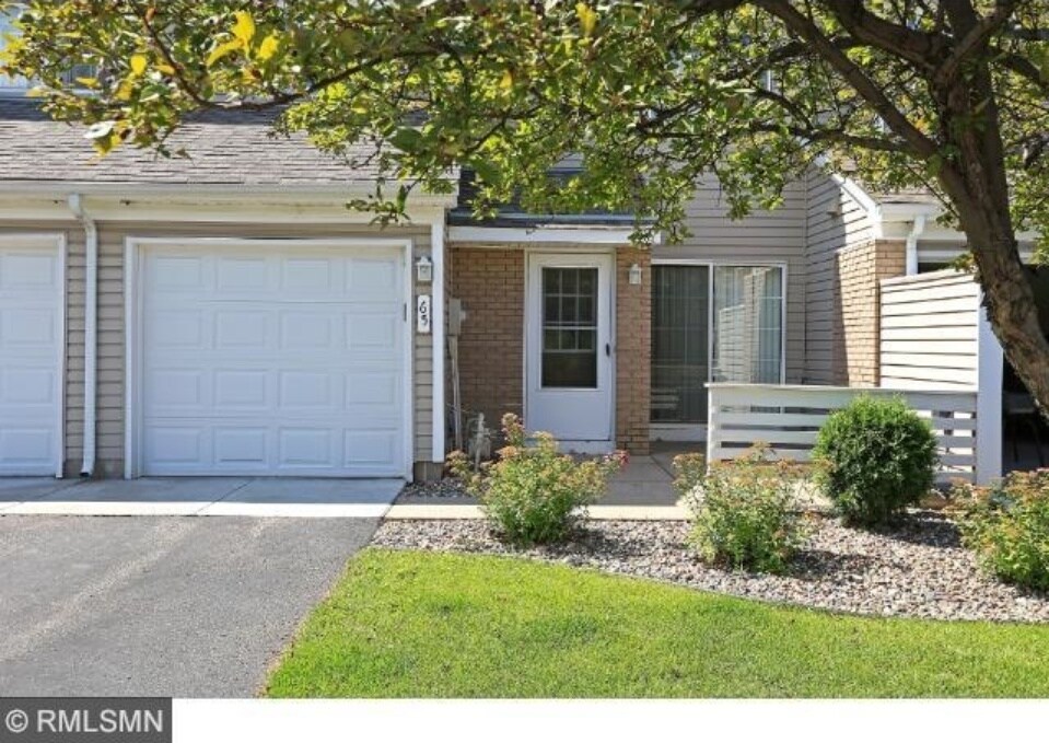 5955 Wedgewood Ln N, Unit 65 in Plymouth, MN - Building Photo