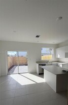 15584 SW 276th Ter in Homestead, FL - Building Photo