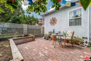 1225 N Hollywood Way, Unit A in Burbank, CA - Building Photo