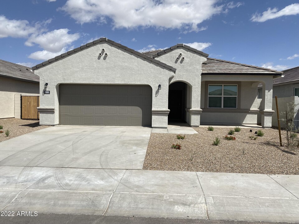 1088 W Sand Canyon Ct in Casa Grande, AZ - Building Photo