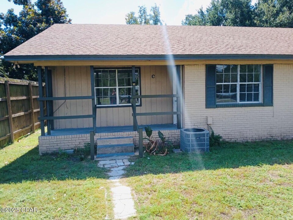 1925 W 27th St in Panama City, FL - Building Photo