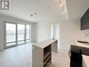 8 Tippett Rd in Toronto, ON - Building Photo - Building Photo