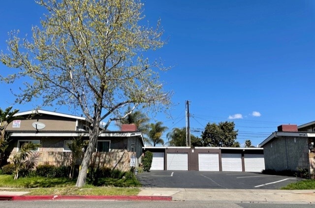 788 W 18th St, Unit A in Costa Mesa, CA - Foto de edificio - Building Photo