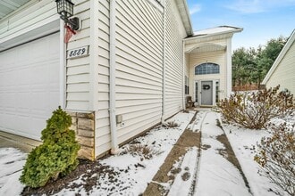 8889 Morgan's Run in Olmsted Falls, OH - Building Photo - Building Photo
