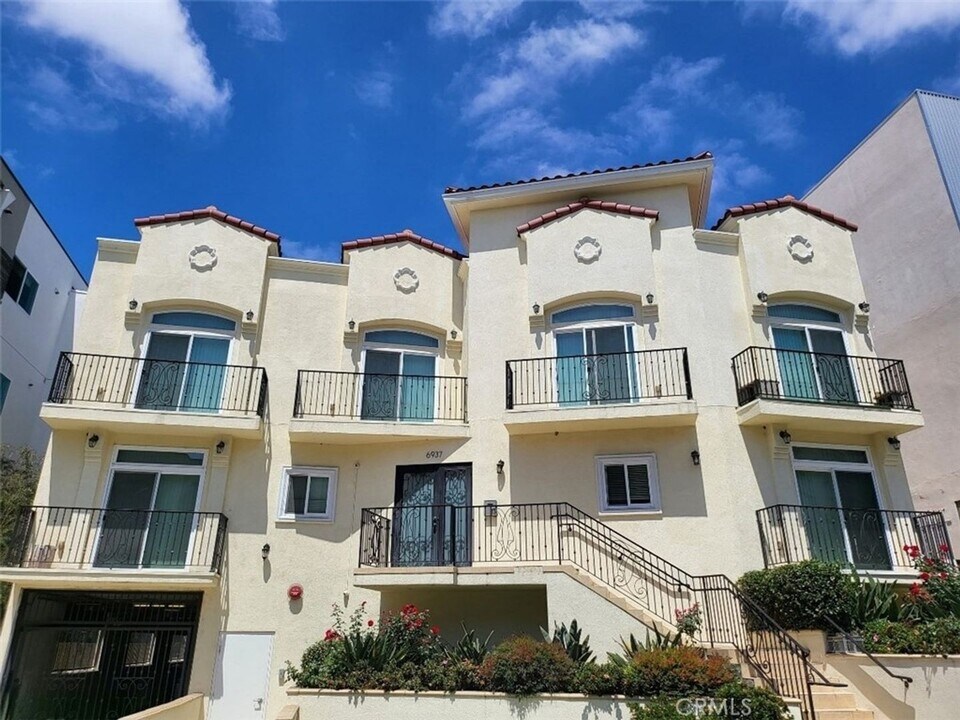 6937 Knowlton Pl in Los Angeles, CA - Building Photo