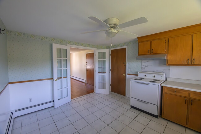 1 Town House Ln, Unit 2 in Acton, MA - Foto de edificio - Building Photo