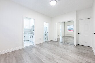 Wilton Way Apartments in Los Angeles, CA - Building Photo - Interior Photo