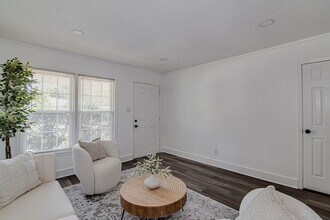 541 NW Lorna St in Burleson, TX - Building Photo - Building Photo