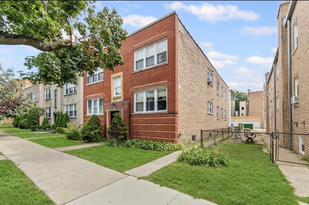 2553 W Summerdale Ave in Chicago, IL - Building Photo