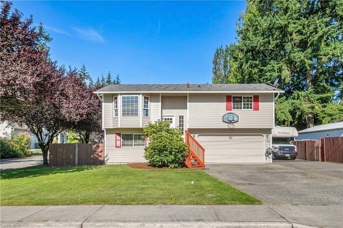 15810 56th Ave W in Edmonds, WA - Building Photo