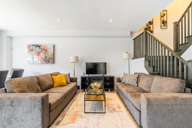 114 Shoreview Pl, Unit SI ID1345875P in Hamilton, ON - Building Photo - Building Photo