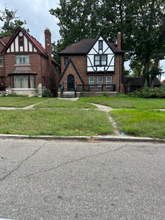 8611 Mary Grove Dr in Detroit, MI - Building Photo - Building Photo