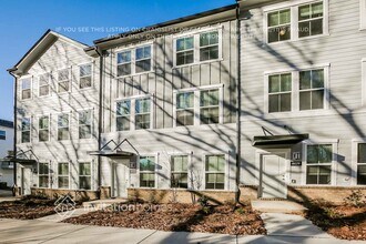 8033 Roest Ln in Charlotte, NC - Foto de edificio - Building Photo